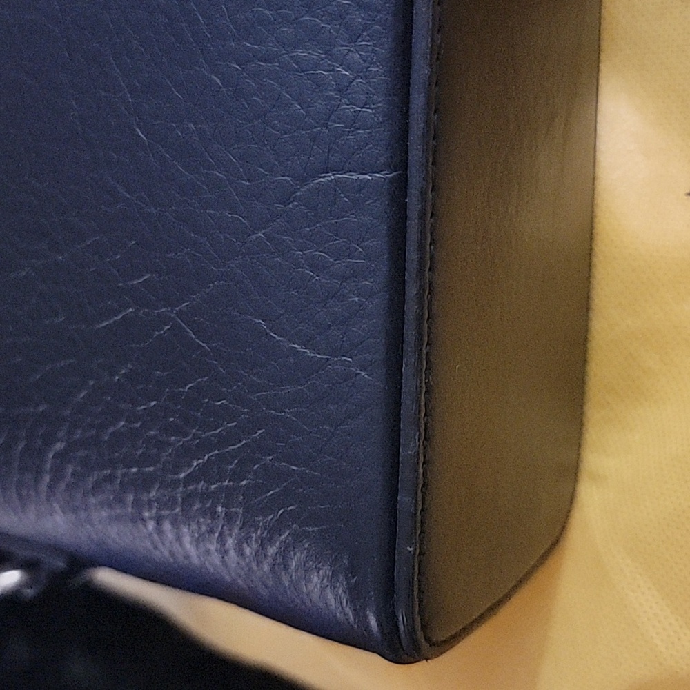 Valentino By Mario Valentino Black Crossbody Bag Great For‎ Everyday Use - Picture 10 of 16